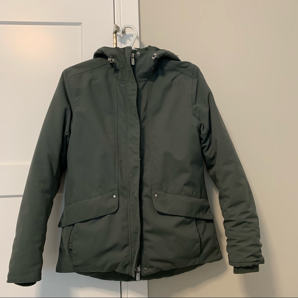 Helly Hansen green ski jacket, women’s, Small, insulated. GUC.